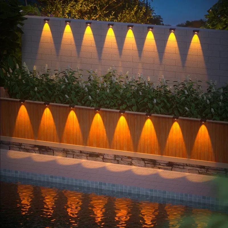 1/2/4PCS  Solar Wall Light Out - Outdoor Lighting On Fence reseña y precio